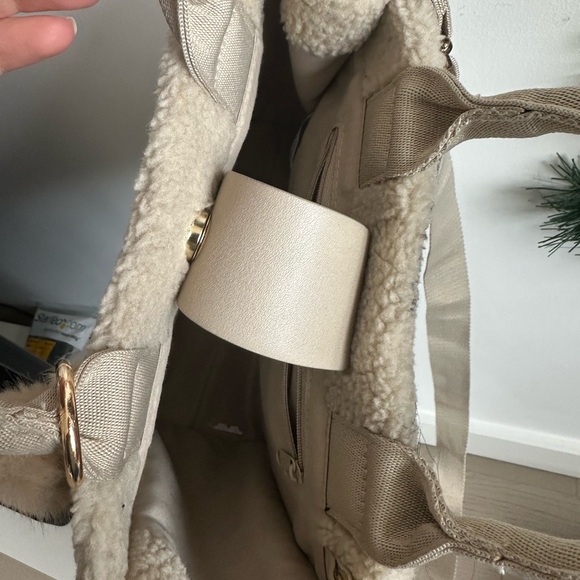 Disney Winnie the Pooh Beige Sherpa Tote with Red Scarf Accent - Picture 4 of 6